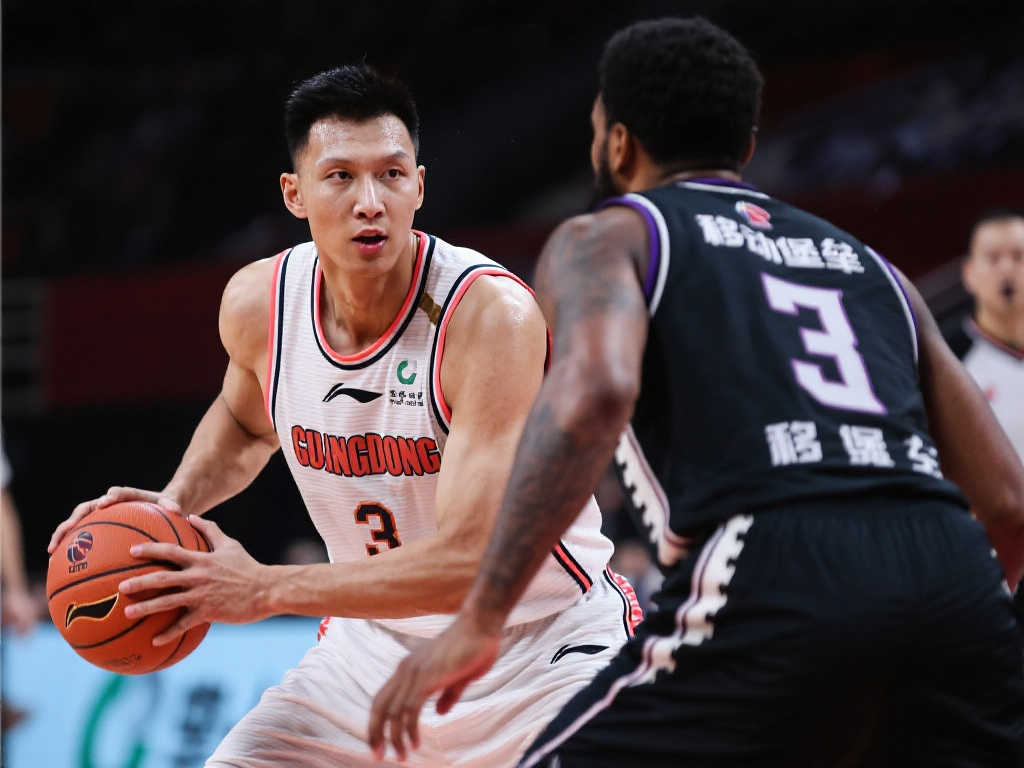 上展现出强 上展现出强